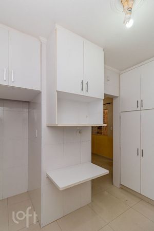Image 18 - 881633