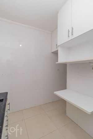 Image 17 - 881633