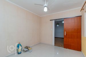 Image 12 - 881633
