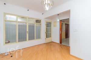 Image 9 - 881633