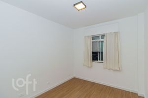 Image 17 - 881634