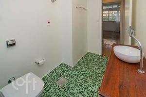 Image 21 - 881634