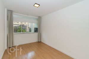 Image 14 - 881634