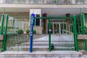 Image 42 - 881634