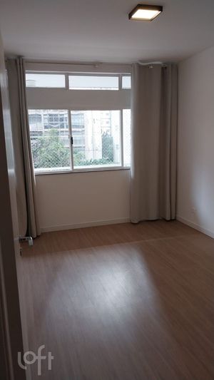 Image 8 - 881634