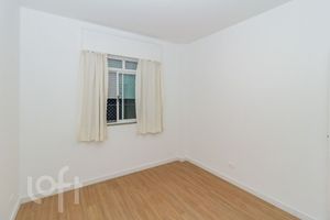 Image 18 - 881634