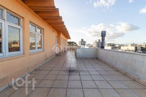 Image 17 - 881636