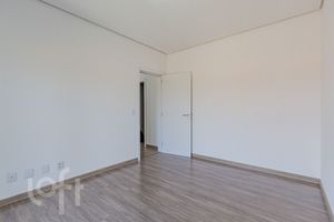 Image 21 - 881654