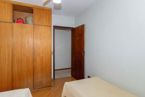 Image 30 - 881656