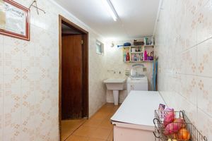 Image 39 - 881656