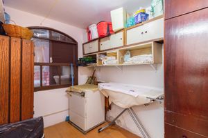 Image 40 - 881656