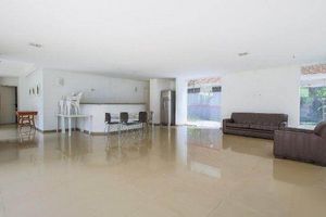 Image 19 - 881659