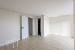 Image 16 - 881660
