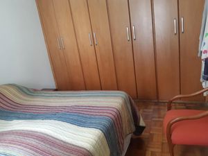 Image 10 - 881661