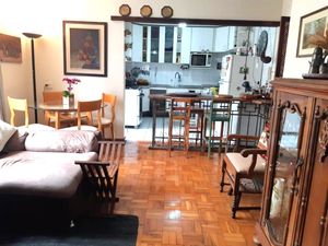 Image 1 - 881661