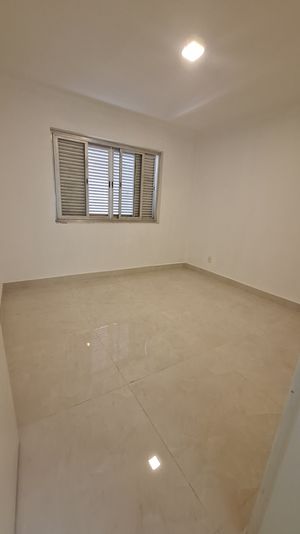 Image 10 - 881662
