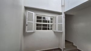 Image 6 - 881662