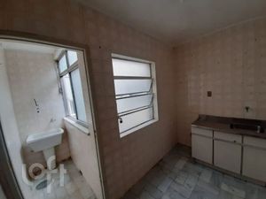 Image 6 - 881663