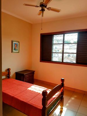Image 19 - 881665