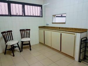 Image 11 - 881665