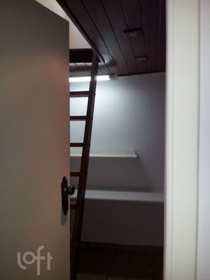 Image 12 - 881668
