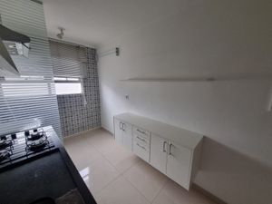 Image 7 - 881669