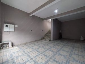Image 17 - 881671