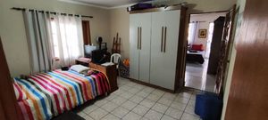 Image 7 - 881674