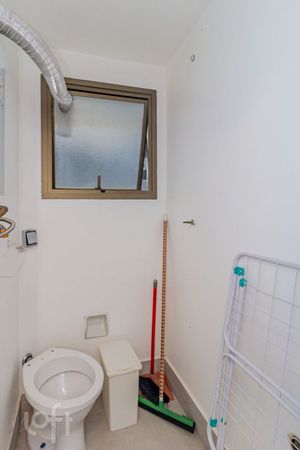 Image 38 - 881675