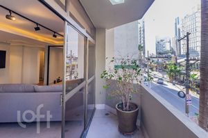 Image 7 - 881675