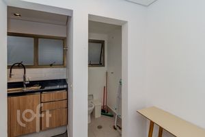 Image 35 - 881675