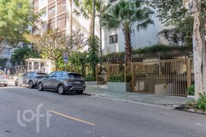 Image 42 - 881678