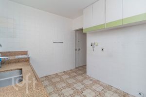 Image 32 - 881678