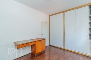 Image 13 - 881678