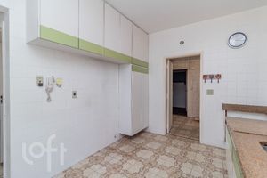 Image 31 - 881678