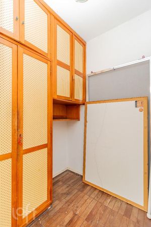 Image 38 - 881678