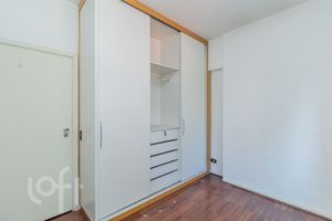 Image 7 - 881678