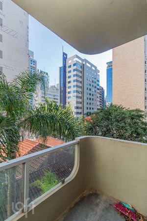 Image 4 - 881678