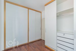 Image 9 - 881678