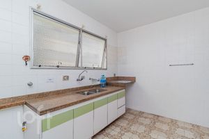 Image 33 - 881678