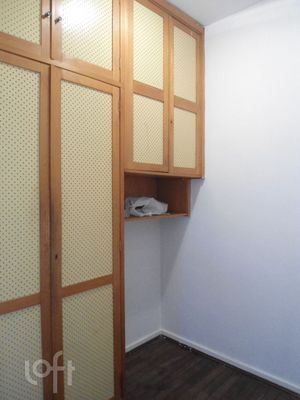 Image 12 - 881678