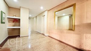 Image 31 - 881680