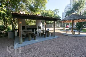 Image 26 - 881681