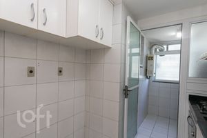 Image 18 - 881681