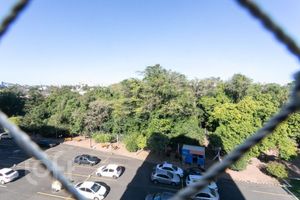 Image 4 - 881681