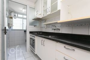 Image 17 - 881681