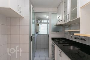 Image 16 - 881681