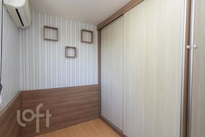 Image 13 - 881681