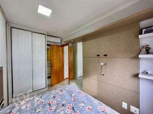 Image 15 - 881683