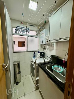 Image 10 - 881683